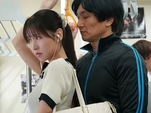 Gạ địt em bồi bàn xinh đẹp đi làm xa chồng