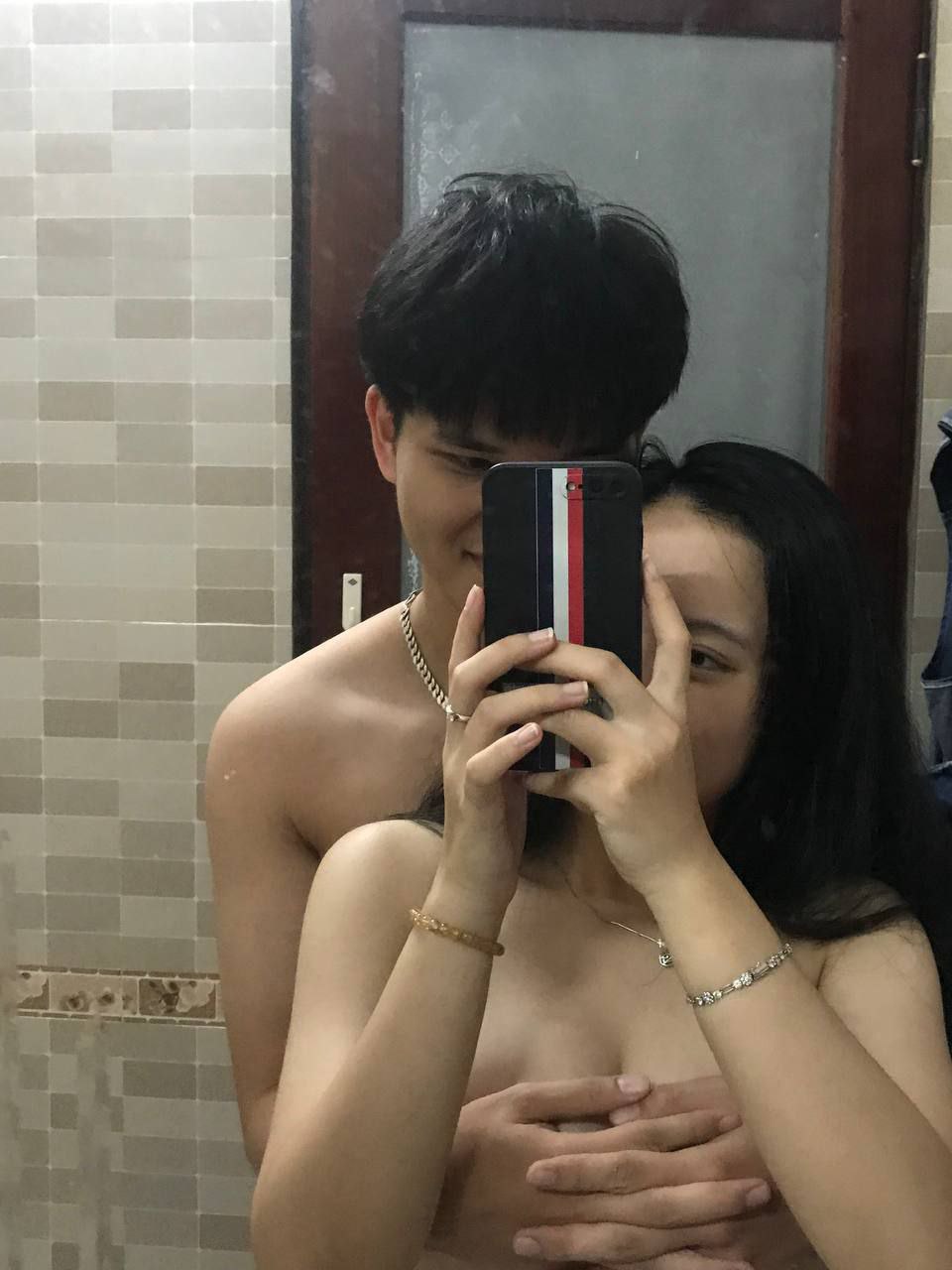 Cùng em đồng nghiệp đụ nhau trên công ty cho tiết kiệm